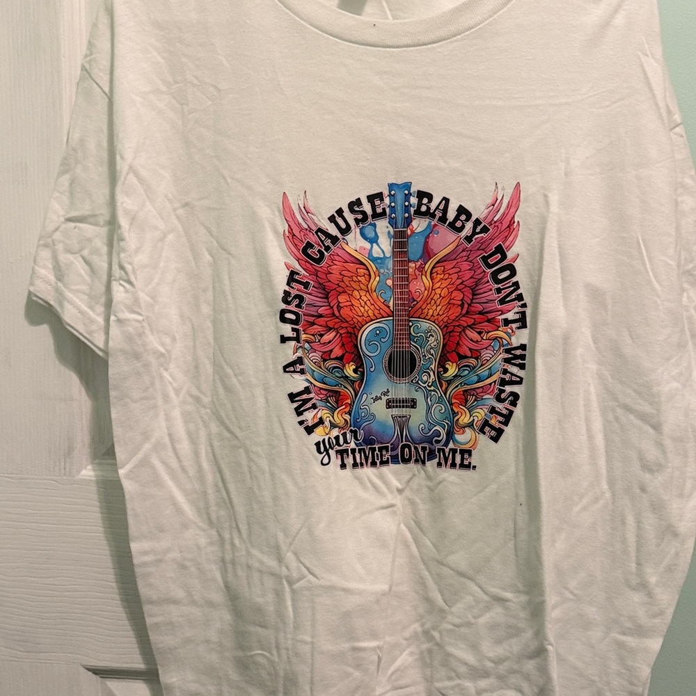 🌹White Graphic T-Shirt with Guitar and Wings Design. NWOT